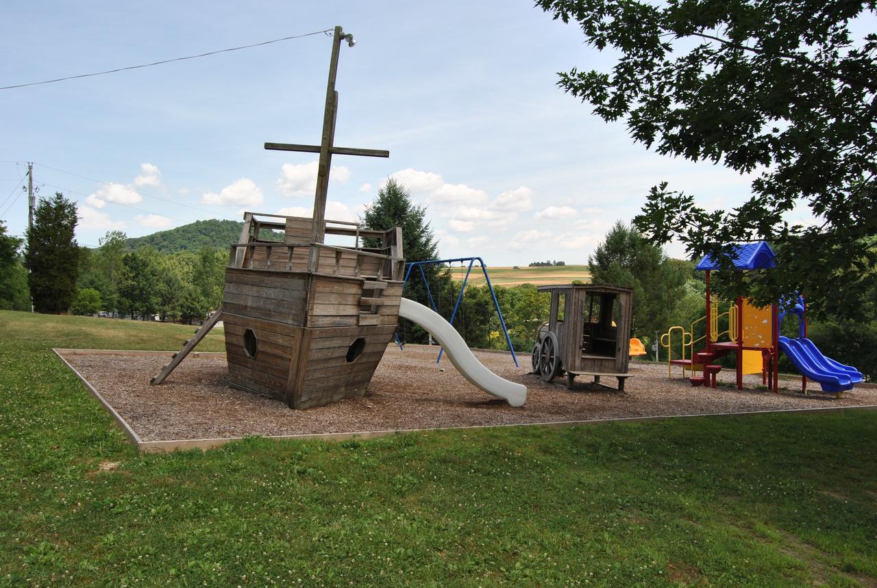 Robin Hill Camping Resort One-Bedroom Cottage 8 Lenhartsville Kültér fotó